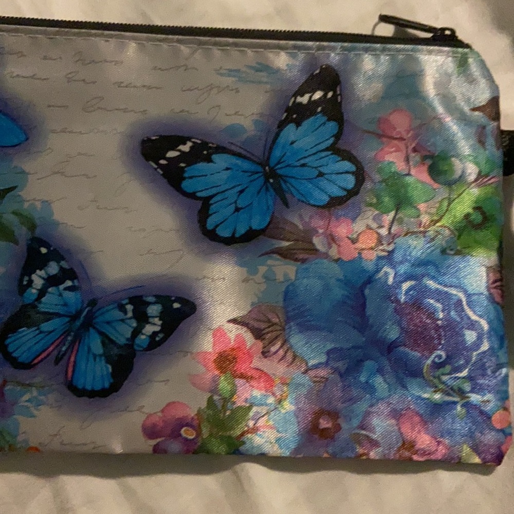 Multi-use pouch - Picture 2 of 3